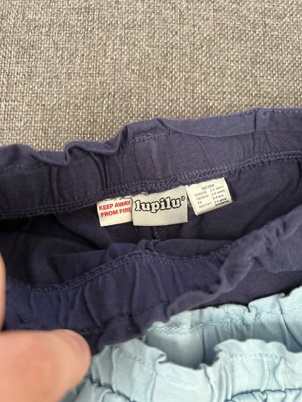 2 blauwe shorts